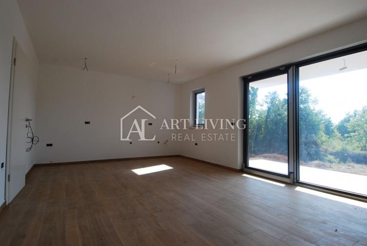 Poreč - surroundings, attractive apartment on the ground floor with a garden in a new building