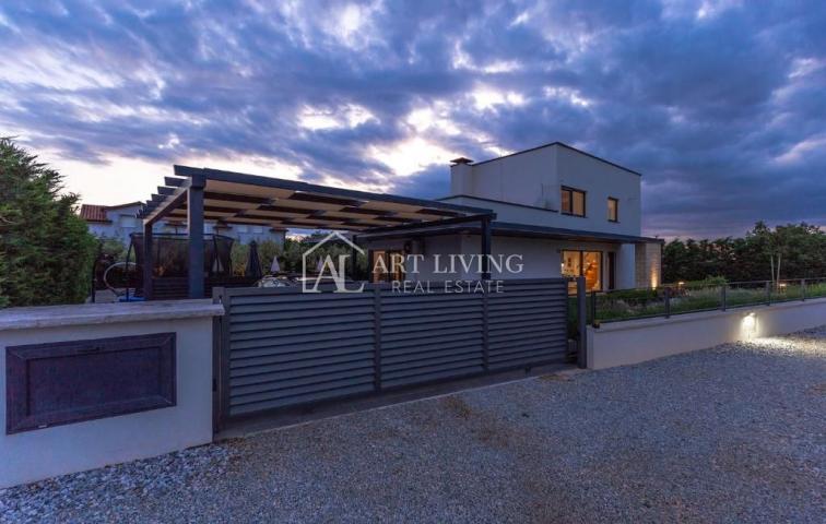 Poreč, surroundings - modern attractive villa with pool surrounded by nature