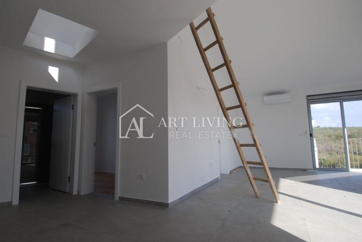 Umag, surroundings - beautiful two-room apartment with gallery only 300 m from the sea - OPPORTUNITY