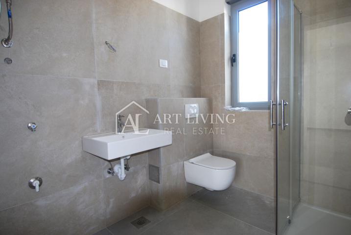 Umag, surroundings - beautiful two-room apartment with gallery only 300 m from the sea - OPPORTUNITY