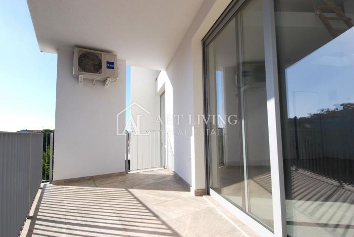 Umag, surroundings - beautiful two-room apartment with gallery only 300 m from the sea - OPPORTUNITY