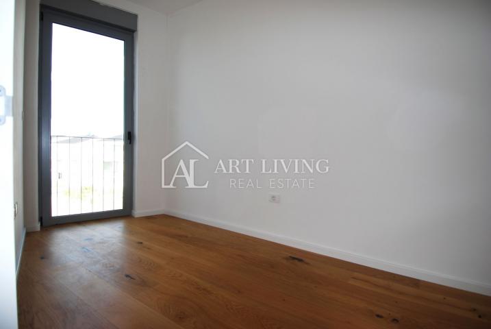 Umag, surroundings - beautiful two-room apartment with gallery only 300 m from the sea - OPPORTUNITY