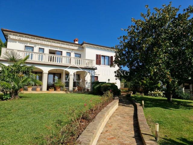 Umag, Detached house in a TOP location 50 m from the sea