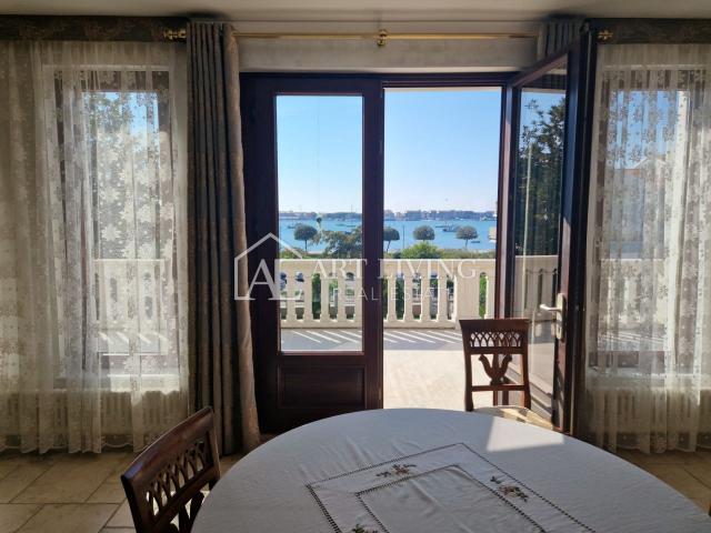 Umag, Detached house in a TOP location 50 m from the sea