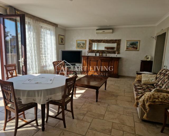 Umag, Detached house in a TOP location 50 m from the sea