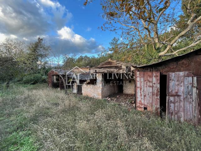 Umag, Umgebung - GELEGENHEIT!! Steinhaus zur Anpassung auf einem fantastischen Grundstück