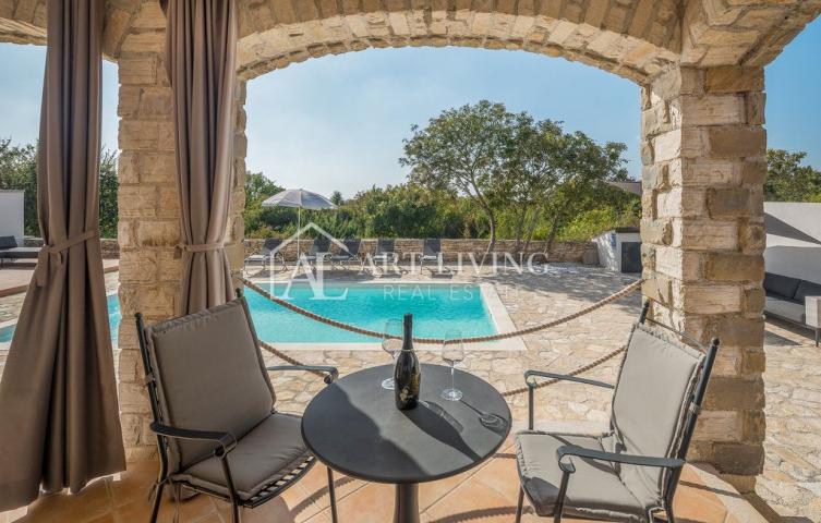 Vodnjan-surroundings, Stone villa with swimming pool in the heart of Istria