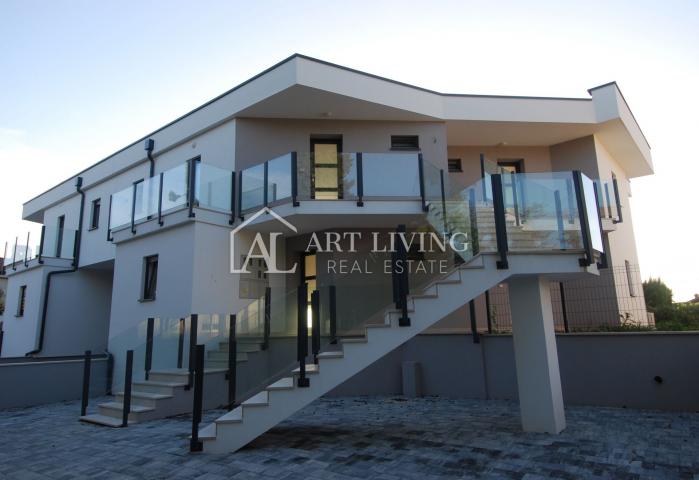 Umag - surroundings, beautiful apartment on the ground floor in an attractive location only 150 m fr