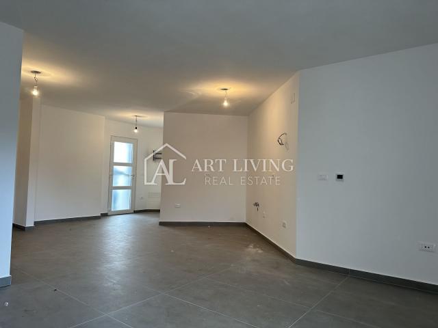 Umag - surroundings, beautiful apartment on the ground floor in an attractive location only 150 m fr