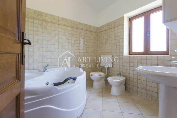 Istria, Vodnjan - surroundings, Stone villa with swimming pool in the heart of Istria