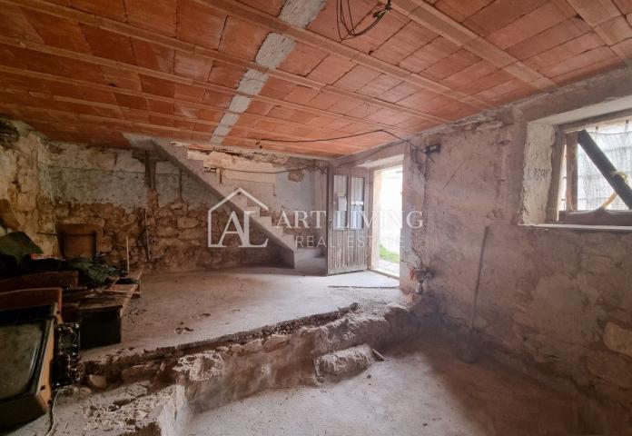 Istria, Novigrad, surroundings - autochthonous Istrian stone house for renovation