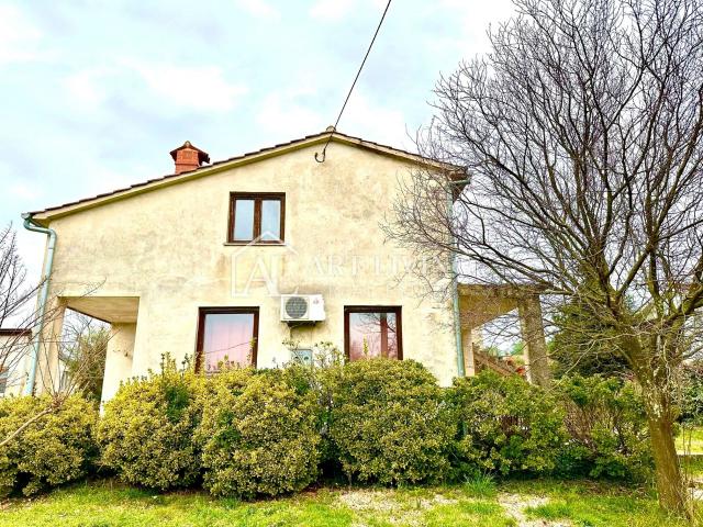 Istria, Umag, surroundings - detached house full of potential in the surroundings of Umag