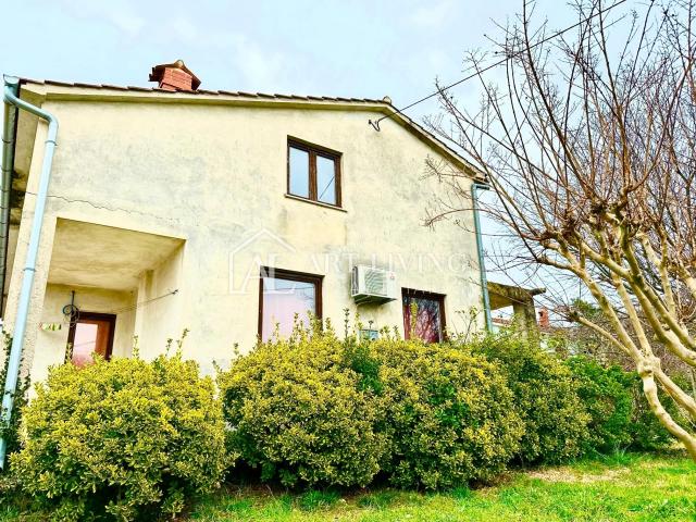 Istria, Umag, surroundings - detached house full of potential in the surroundings of Umag