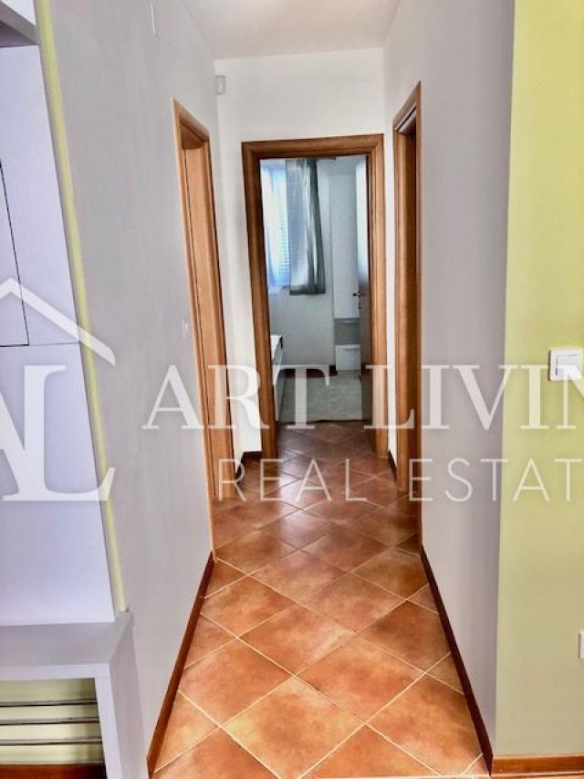 ISTRIA, PULA, surroundings - Attractive apartment on the first floor only 150 meters from the sea.