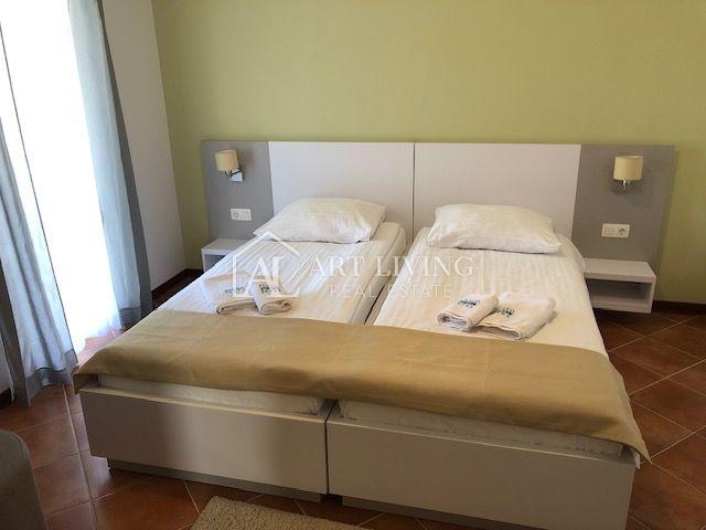 ISTRIA, PULA, surroundings - Attractive apartment on the first floor only 150 meters from the sea.