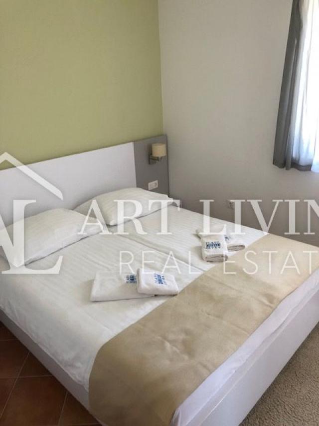 ISTRIA, PULA, surroundings - Attractive apartment on the first floor only 150 meters from the sea.