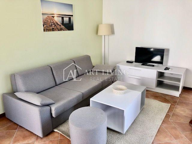 ISTRIA, PULA, surroundings - Attractive apartment on the first floor only 150 meters from the sea.