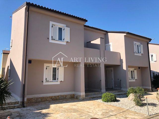 ISTRIA, PULA, surroundings - modern apartment on the first floor near the sea (150m)