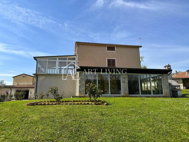 Istria, Novigrad, surroundings - property of 10,000 m2 with a spacious house in the Istrian style