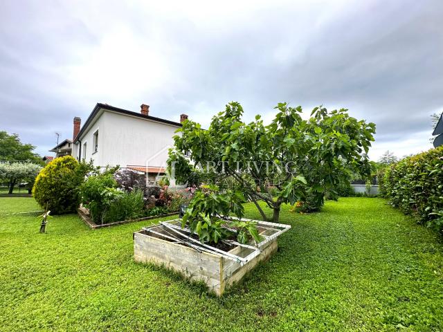 Istria, Umag, surroundings - a spacious detached house with a large landscaped garden