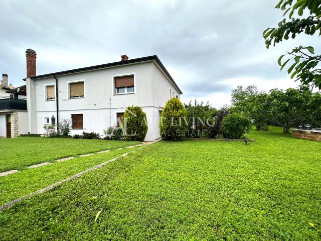 Istria, Umag, surroundings - a spacious detached house with a large landscaped garden