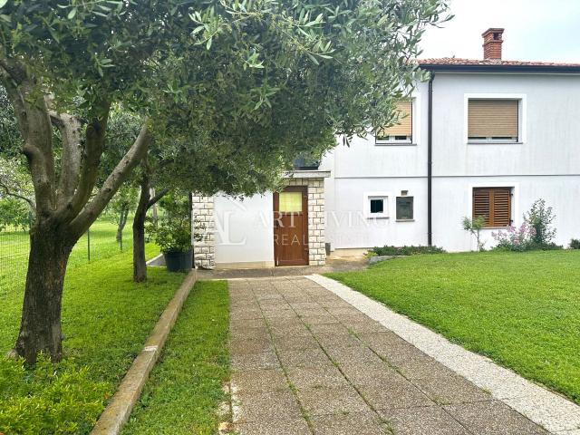 Istria, Umag, surroundings - a spacious detached house with a large landscaped garden