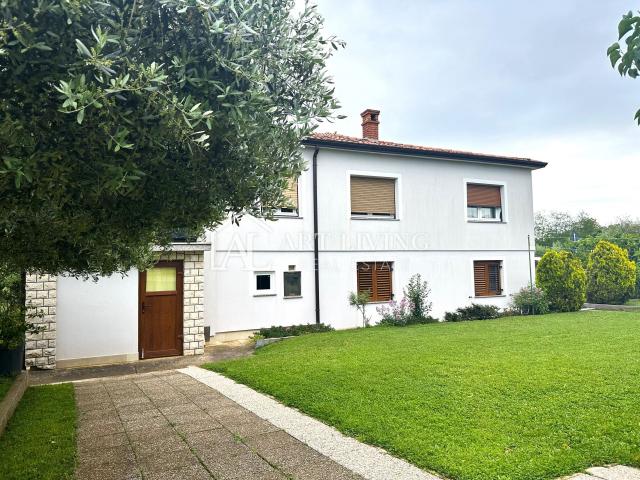 Istria, Umag, surroundings - a spacious detached house with a large landscaped garden