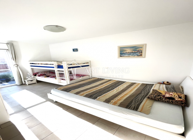 Umag, modern, spacious and furnished apartment 50 m from the sea