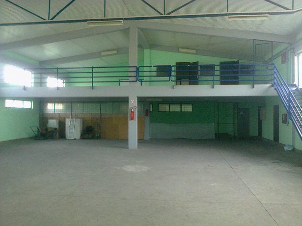 ZEMUN BATAJNICKI DRUM 1200m2 , 3850e