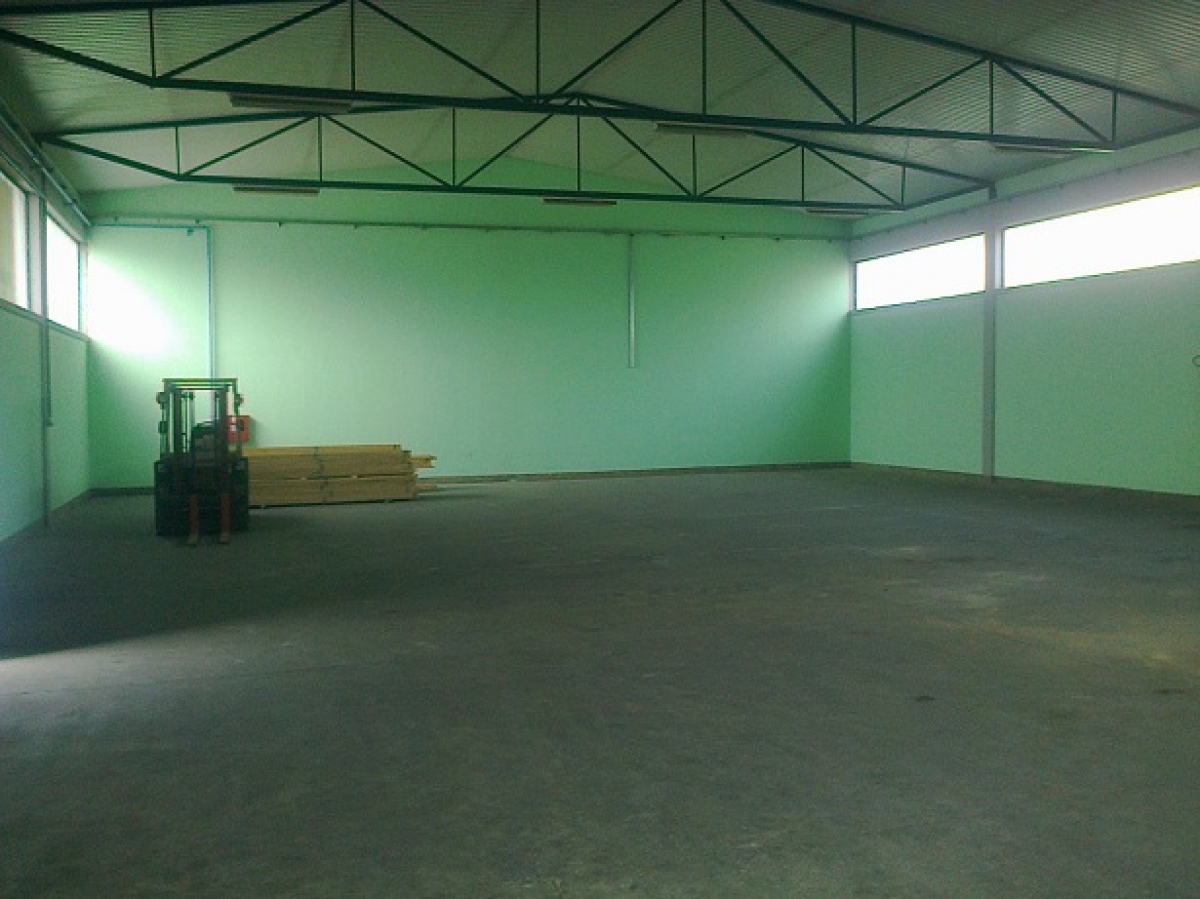 ZEMUN BATAJNICKI DRUM 1200m2 , 3850e