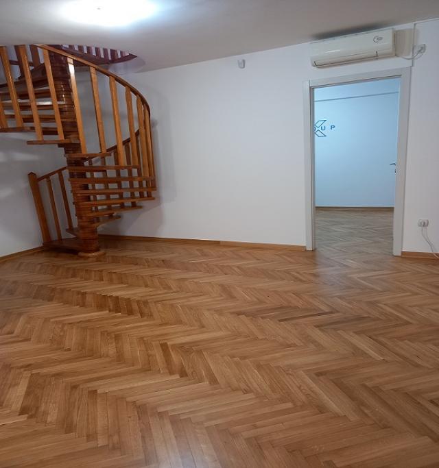 STARI GRAD CENTAR 153m2 , T , 1600e