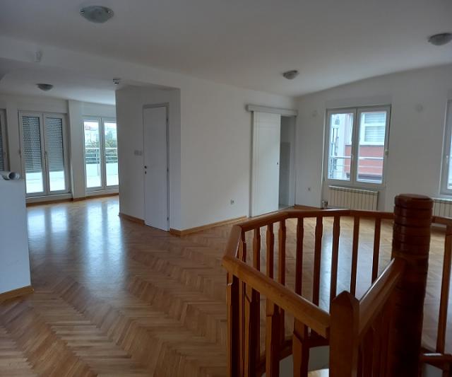 STARI GRAD CENTAR 153m2 , T , 1600e