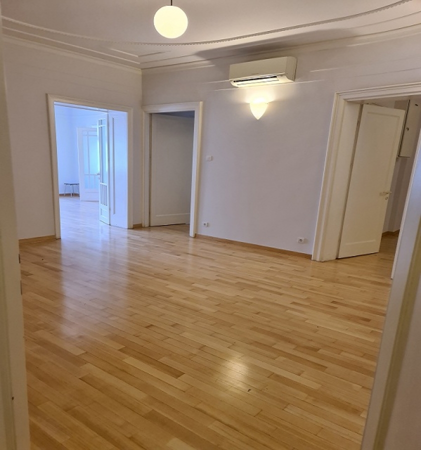 STARI GRAD TERAZIJE 134m2 , 1500e