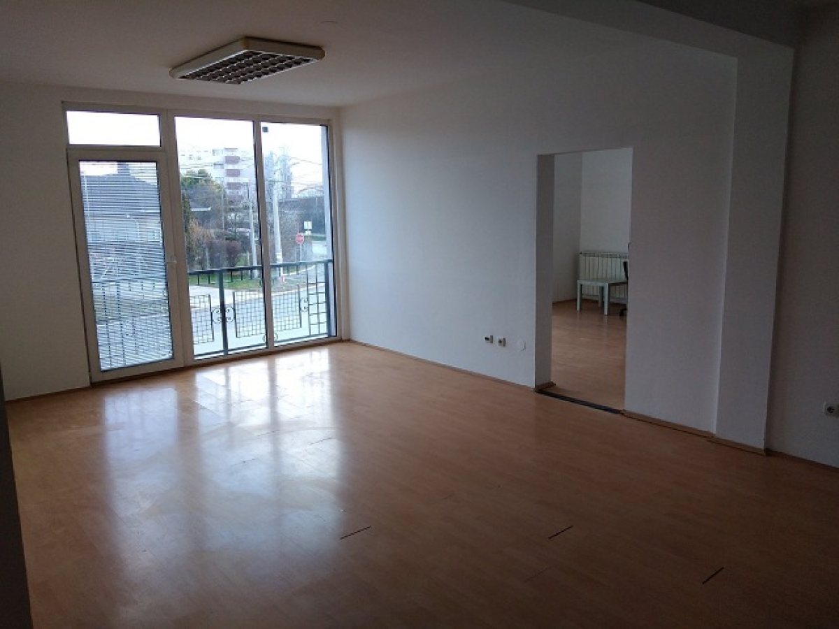 ZEMUN ALTINA 140m2 , 800e