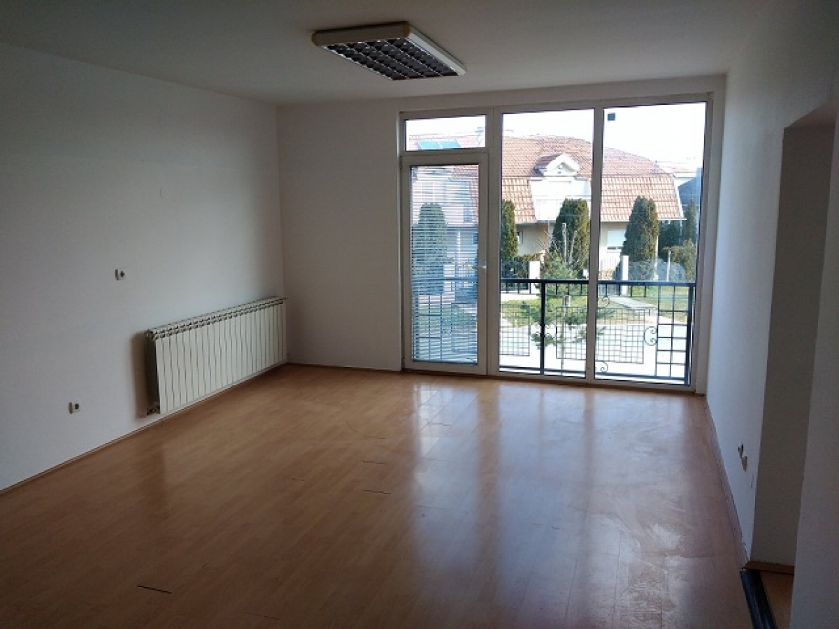 ZEMUN ALTINA 140m2 , 800e