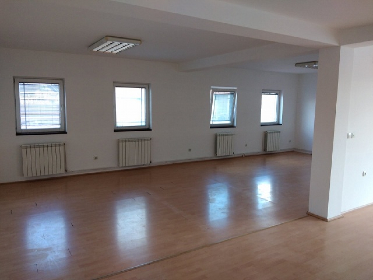 ZEMUN ALTINA 140m2 , 800e