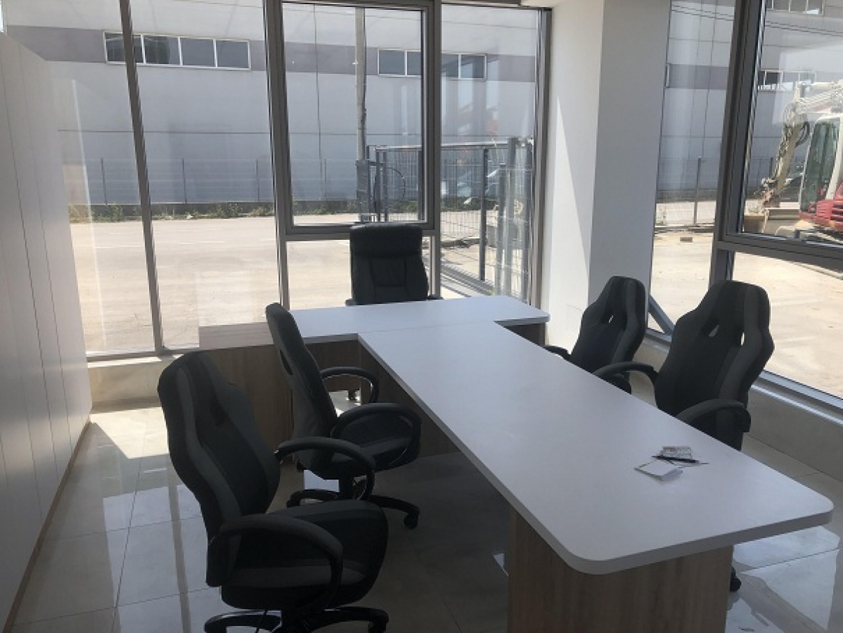 ZEMUN NOVOSADSKI AUTOPUT 1000m2 , 15ari , 6500e