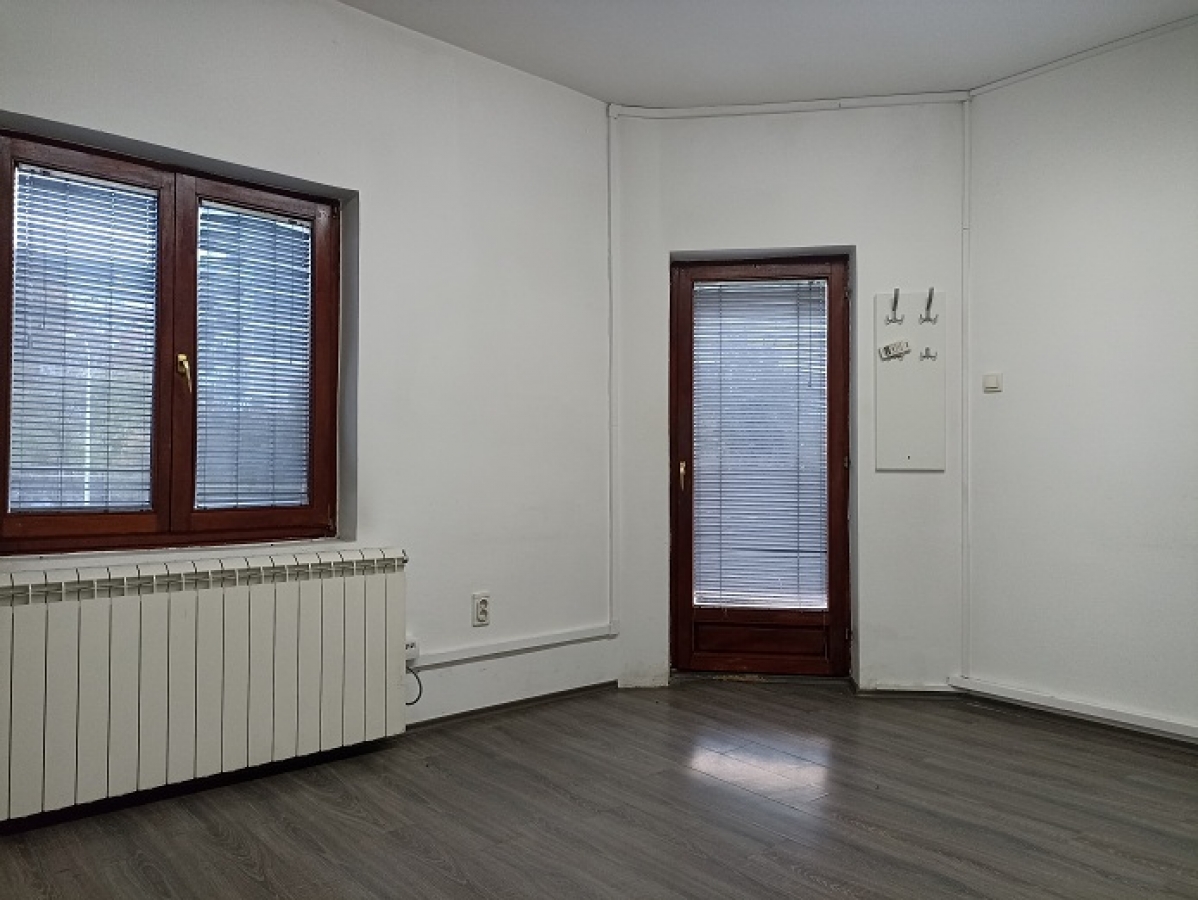 ZEMUN RETENZIJA 220m2 , 2150e