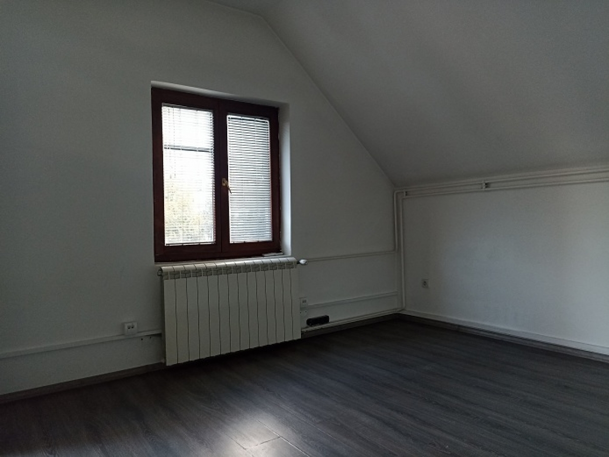 ZEMUN RETENZIJA 220m2 , 2150e