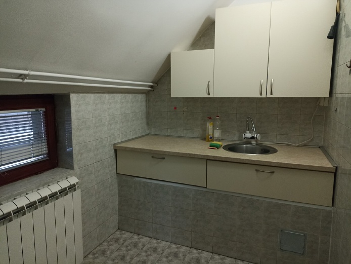 ZEMUN RETENZIJA 220m2 , 2150e