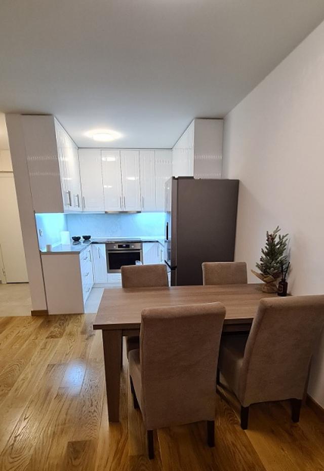 NOVI BEOGRAD BLOK 65 74m2 , 1400e