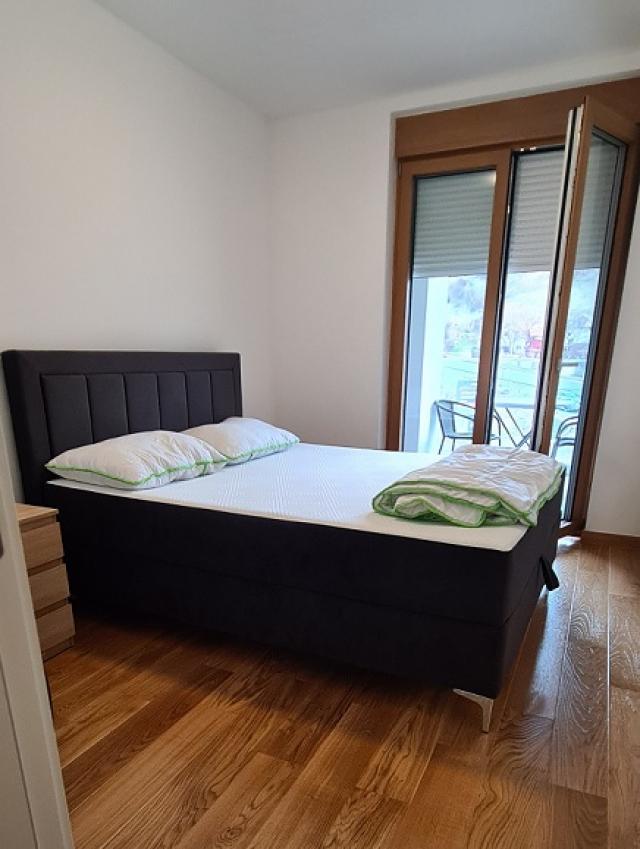 NOVI BEOGRAD BLOK 65 74m2 , 1400e