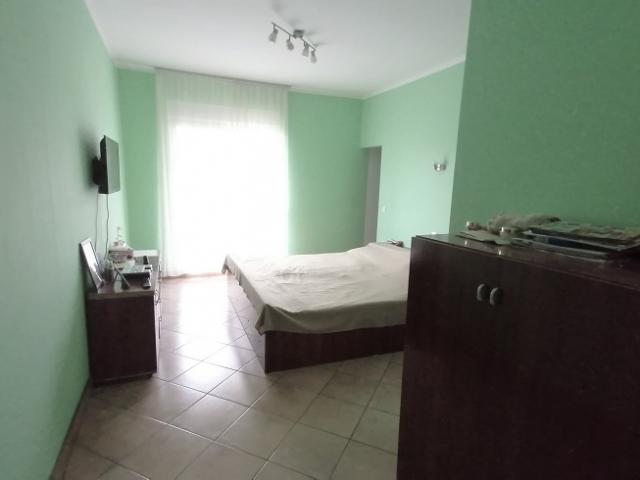 NOVI BEOGRAD LEDINE 250m2 , 450000e