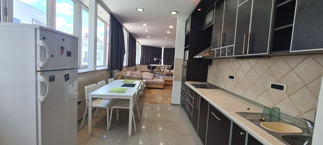 STARI GRAD CENTAR 230m2 , 0 , 2950e