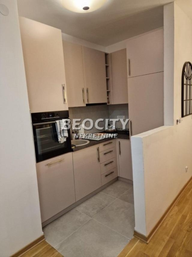 Novi Beograd, Blok 45, (TC Enjub)  -Jurija Gagarina, 2. 0, 55m2, 900EUR GARAŽNO MESTO 