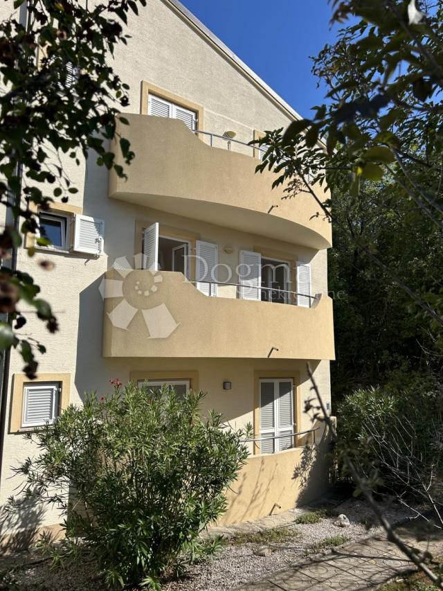 OTOK KRK - MALINSKA - DVOSOBAN APARTMAN S POGLEDOM NA MORE