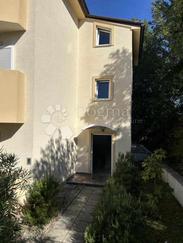 OTOK KRK - MALINSKA - DVOSOBAN APARTMAN S POGLEDOM NA MORE