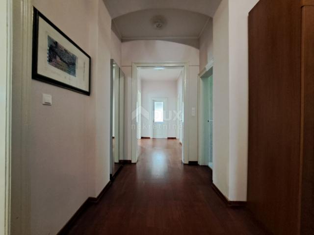 OPATIJA - Luxurious apartment in the center of 180 m2 with 4 parking spaces