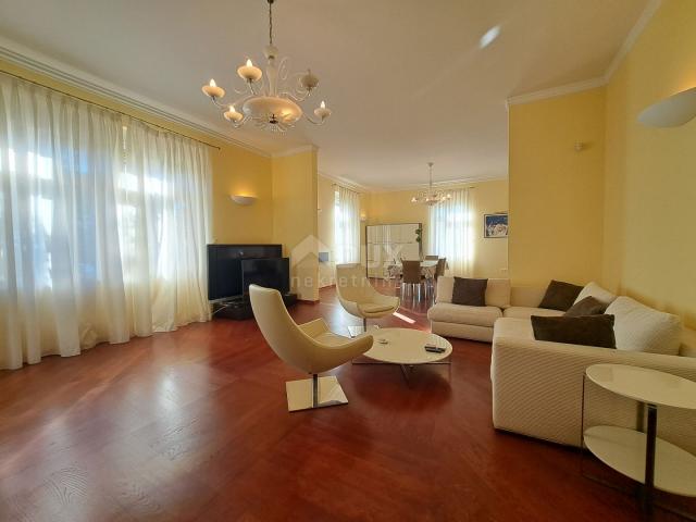 OPATIJA - Luxurious apartment in the center of 180 m2 with 4 parking spaces