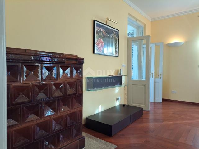 OPATIJA - Luxurious apartment in the center of 180 m2 with 4 parking spaces